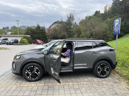 Vozilo s poslanstvom Peugeot na Ravnah (3)